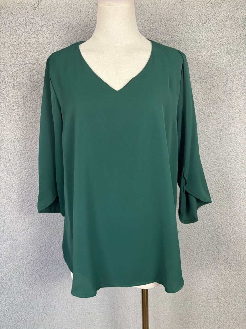TAOHUADAO Women's Green V-Neck 3/4 Sleeve Chiffon Blouse Size Medium NWT's.